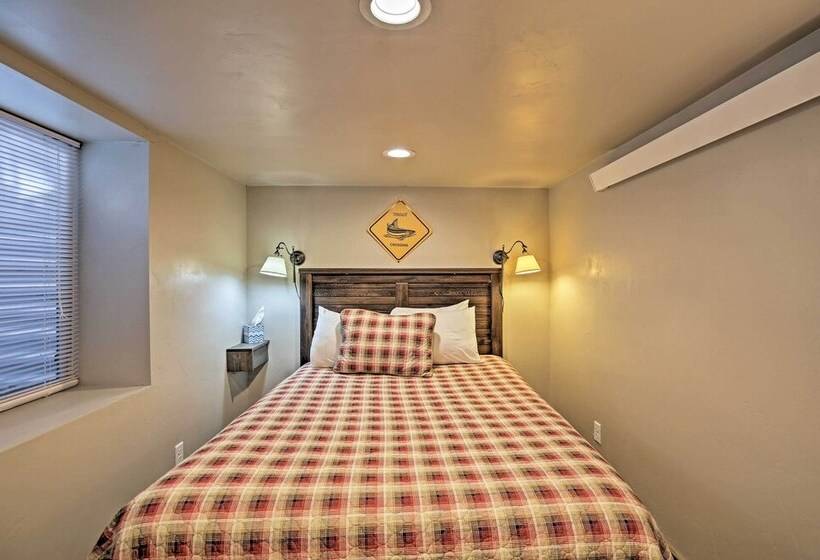 Charming Home   1 Mi To Yellowstone National Park!