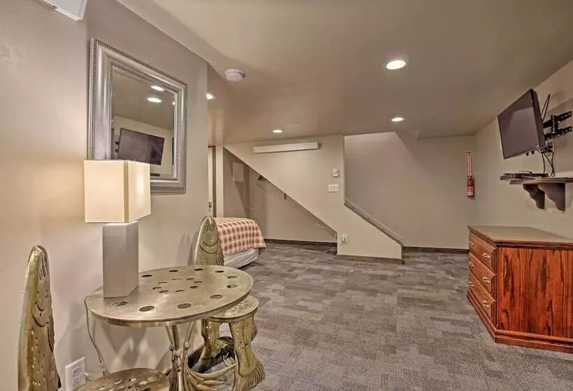 Charming Home 1 Mi To Yellowstone National Park!