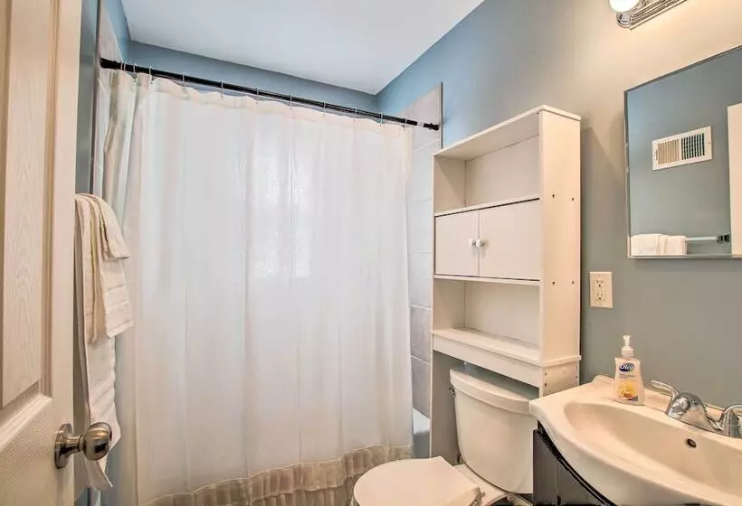 Cottage W/ Yard, Walk To Historic Attractions