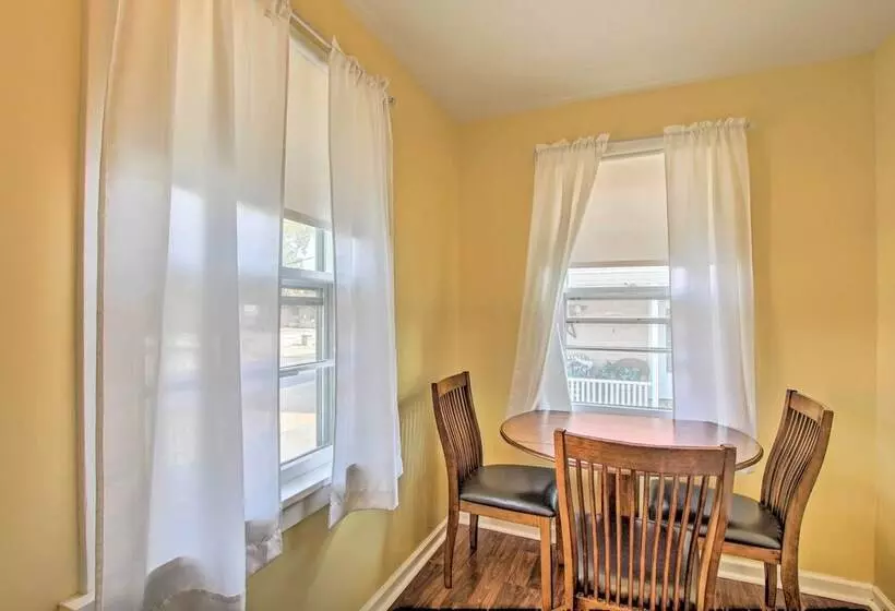 Cottage W/ Yard, Walk To Historic Attractions