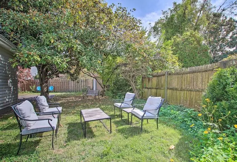 Cottage W/ Yard, Walk To Historic Attractions