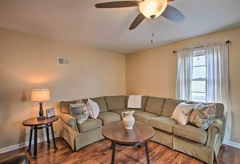 Cottage W/ Yard, Walk To Historic Attractions