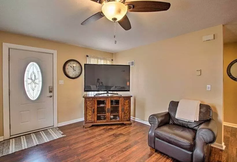 Cottage W/ Yard, Walk To Historic Attractions