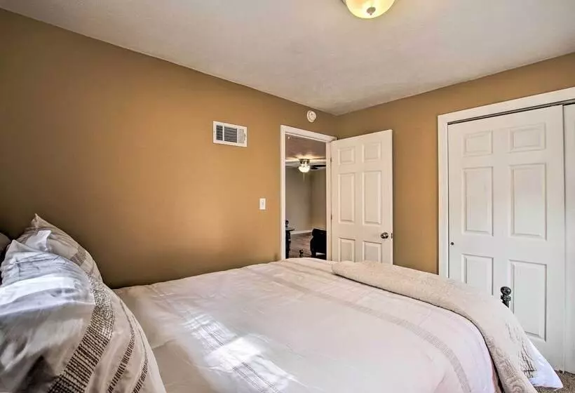 Cottage W/ Yard, Walk To Historic Attractions