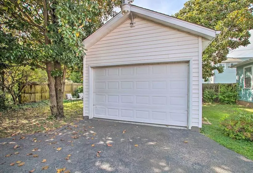 Cottage W/ Yard, Walk To Historic Attractions