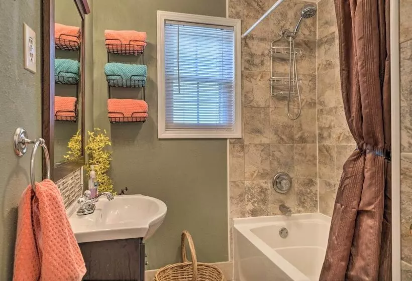 Cozy Gulfport Home: Walk To Beach, Marina & Casino