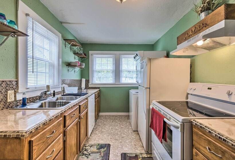 Cozy Gulfport Home: Walk To Beach, Marina & Casino