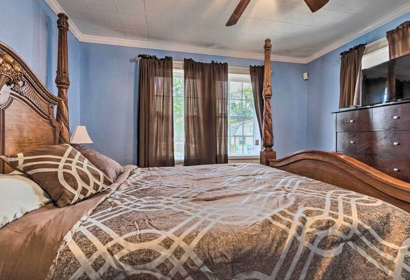 Cozy Gulfport Home: Walk To Beach, Marina & Casino