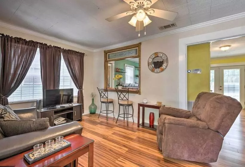 Cozy Gulfport Home: Walk To Beach, Marina & Casino