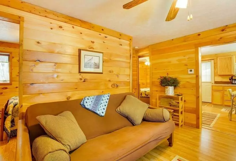 Cozy Interlochen Cabin W/ Dock: 1 Mi To Green Lake