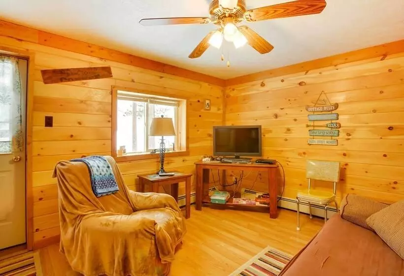 Cozy Interlochen Cabin W/ Dock: 1 Mi To Green Lake