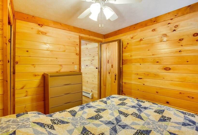 Cozy Interlochen Cabin W/ Dock: 1 Mi To Green Lake