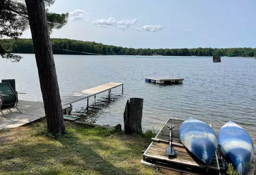 Cozy Interlochen Cabin W/ Dock: 1 Mi To Green Lake