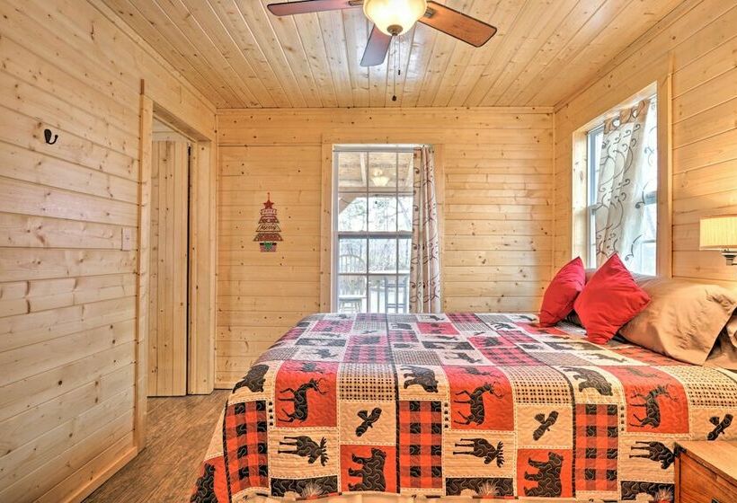 Riverfront Cabin Near Smoky Mountain National Park