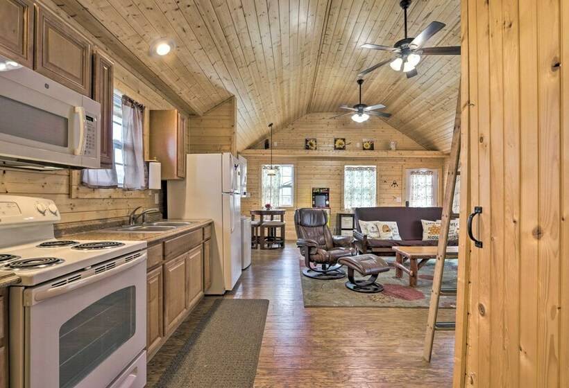 Riverfront Cabin Near Smoky Mountain National Park