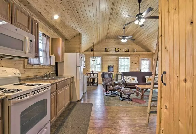 Riverfront Cabin Near Smoky Mountain National Park