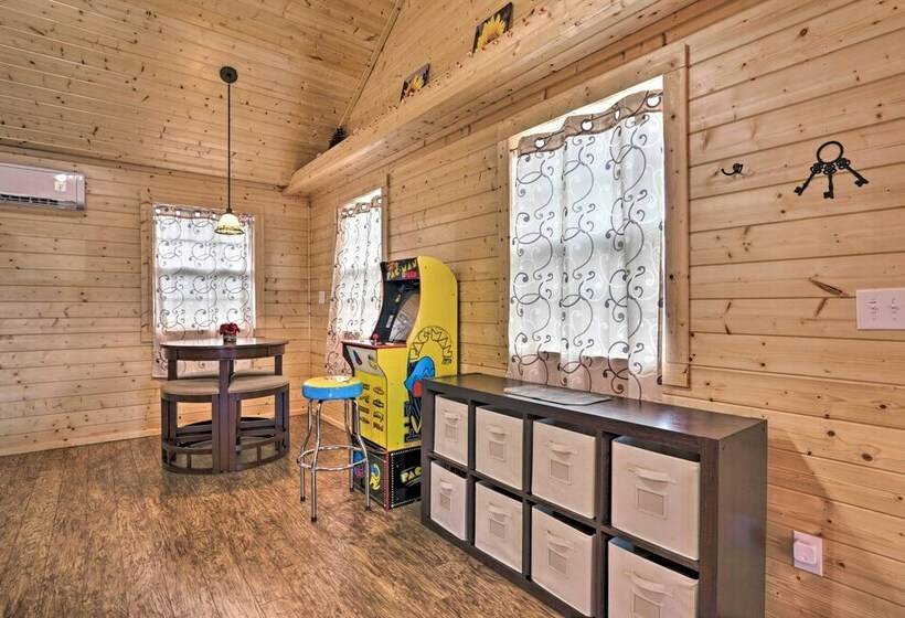 Riverfront Cabin Near Smoky Mountain National Park