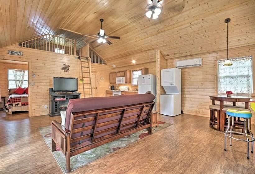 Riverfront Cabin Near Smoky Mountain National Park
