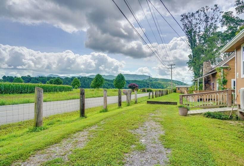Riverfront Cabin Near Smoky Mountain National Park