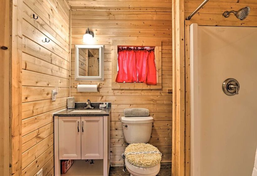 Riverfront Cabin Near Smoky Mountain National Park