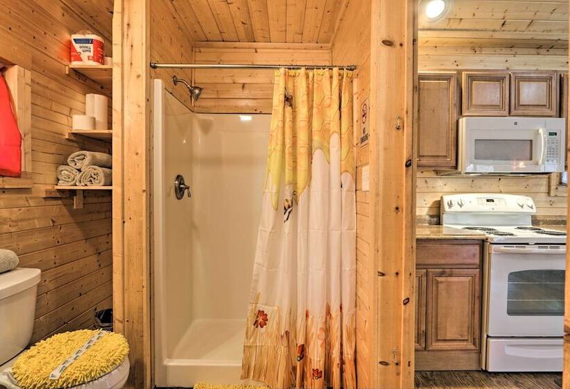 Riverfront Cabin Near Smoky Mountain National Park