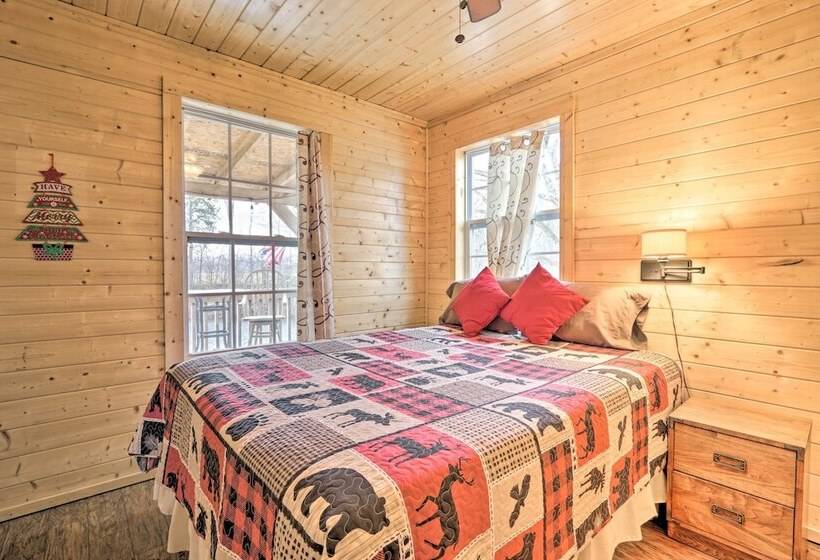 Riverfront Cabin Near Smoky Mountain National Park