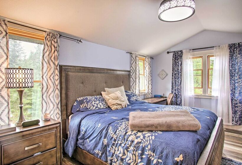 Cozy Pet Friendly Coeur D Alene Lake Cottage!