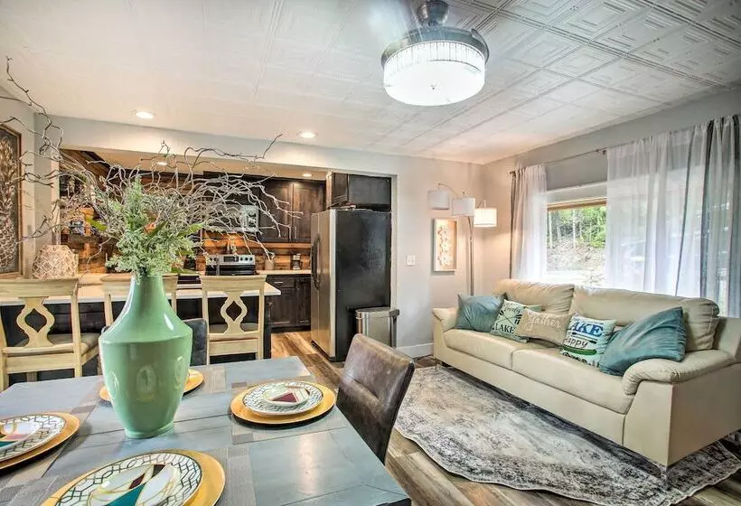 Cozy Pet Friendly Coeur D Alene Lake Cottage!