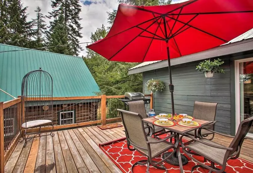 Cozy Pet Friendly Coeur D Alene Lake Cottage!
