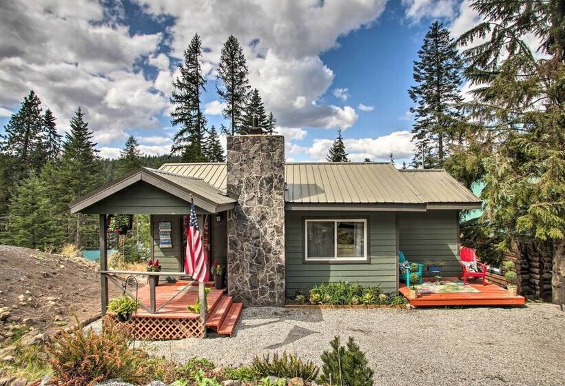Cozy Pet Friendly Coeur D Alene Lake Cottage!