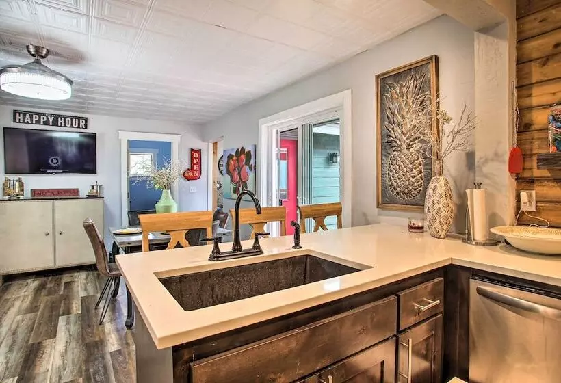 Cozy Pet Friendly Coeur D Alene Lake Cottage!