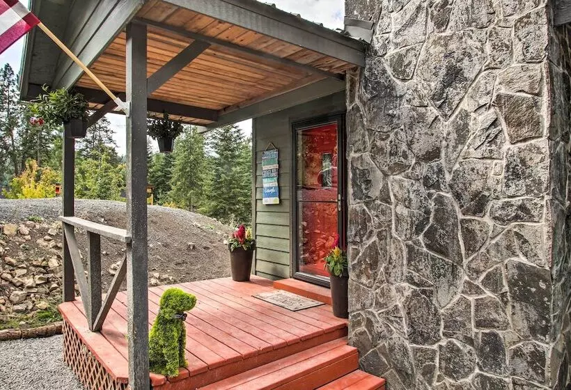 Cozy Pet Friendly Coeur D Alene Lake Cottage!