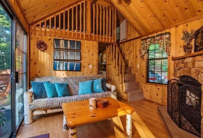 Family Cabin On 6 Acres W/ Lake Access & Hot Tub!