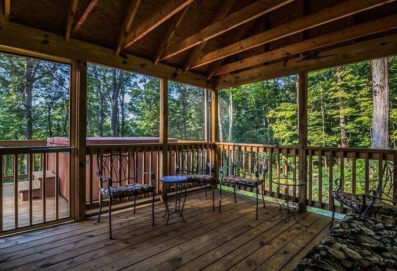 Family Cabin On 6 Acres W/ Lake Access & Hot Tub!