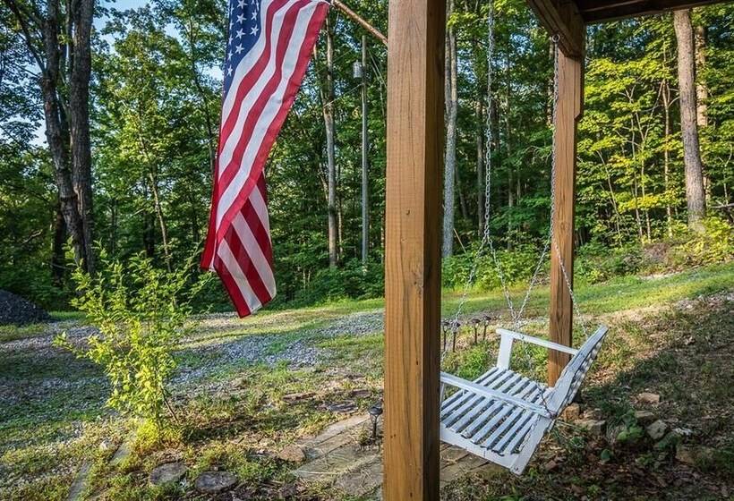 Family Cabin On 6 Acres W/ Lake Access & Hot Tub!