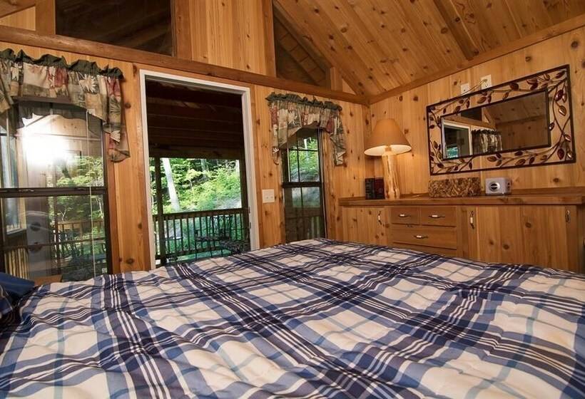 Family Cabin On 6 Acres W/ Lake Access & Hot Tub!