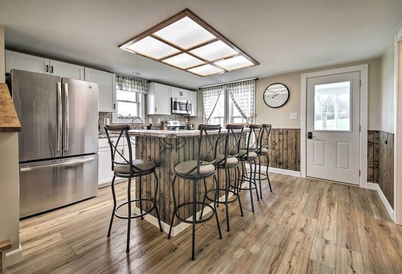 Farm Style Ste. Genevieve Retreat W/ Fire Pit!