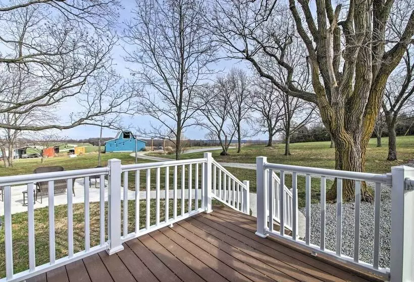 Farm Style Ste. Genevieve Retreat W/ Fire Pit!