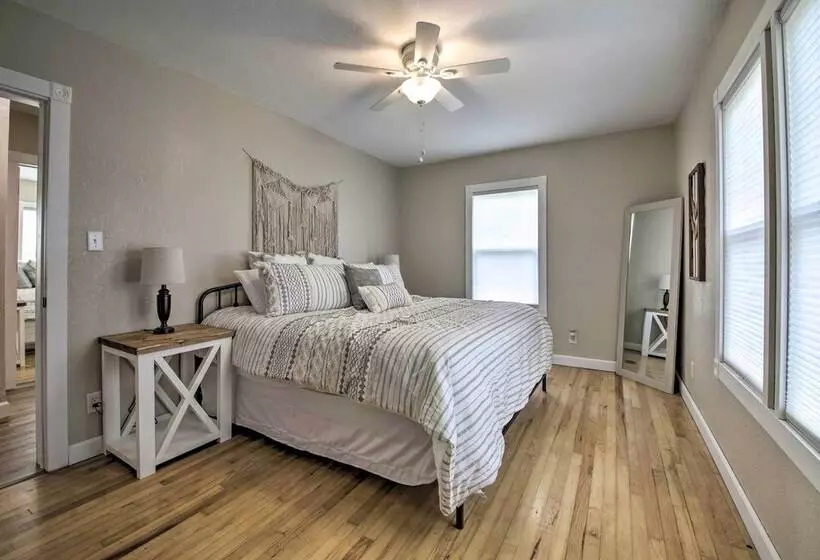 Farm Style Ste. Genevieve Retreat W/ Fire Pit!