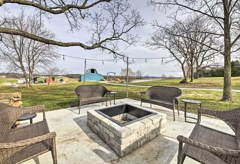 Farm Style Ste. Genevieve Retreat W/ Fire Pit!