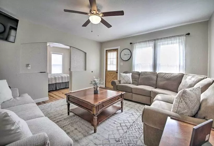 Farm Style Ste. Genevieve Retreat W/ Fire Pit!