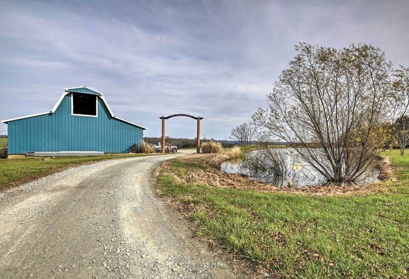Farm Style Ste. Genevieve Retreat W/ Fire Pit!