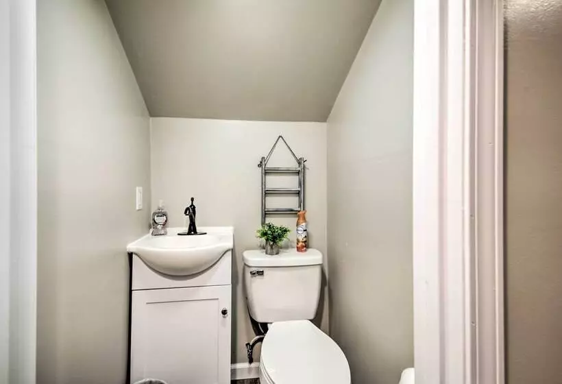 Farm Style Ste. Genevieve Retreat W/ Fire Pit!