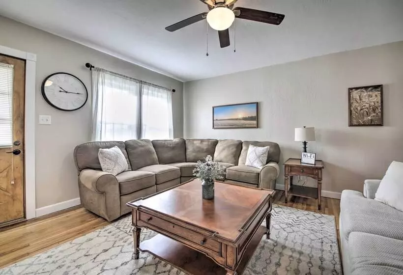 Farm Style Ste. Genevieve Retreat W/ Fire Pit!