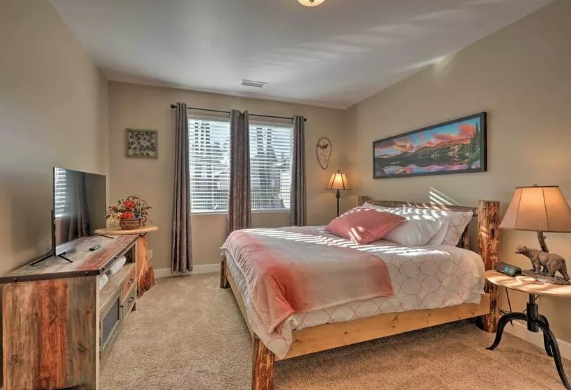 Flagstaff Family Hideaway W/ Guest House!