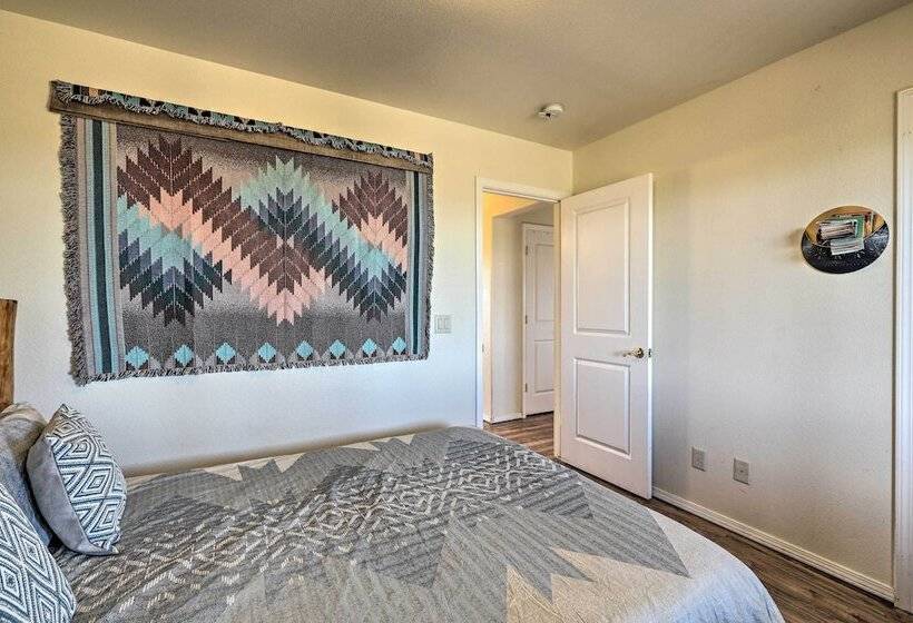 Williams Grand Canyon Escape: Stargaze & Hike!