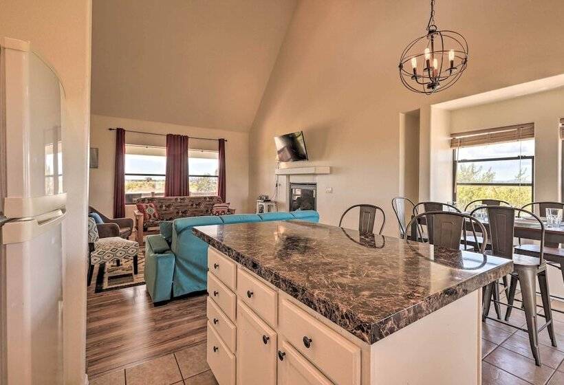 Williams Grand Canyon Escape: Stargaze & Hike!