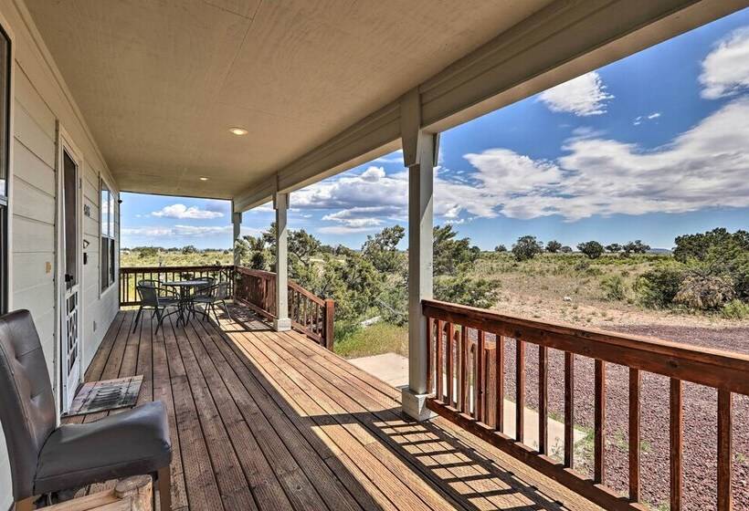 Williams Grand Canyon Escape: Stargaze & Hike!