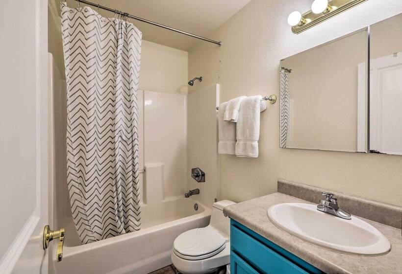 Williams Grand Canyon Escape: Stargaze & Hike!