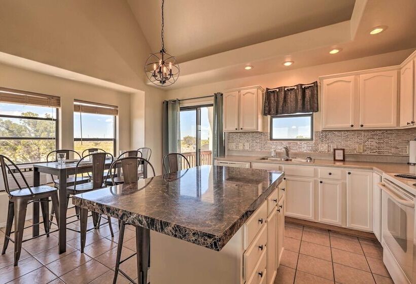 Williams Grand Canyon Escape: Stargaze & Hike!